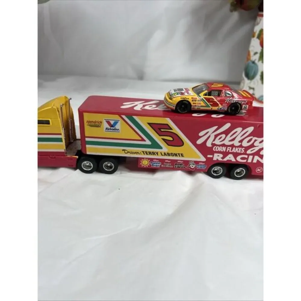 1997 Racing Champions 1:87 Micro Team Transporter NASCAR Terry Labonte Kellogg's